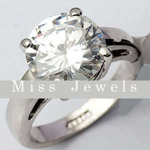 STUNNING!  SPARKLING 5 CARAT SOLITAIRE ENGAGEMENT RING