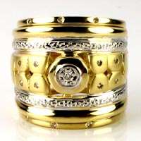 **Stunning**Solid 9ct yellow gold**0.06 ctw Diamond Tripset** Size 7