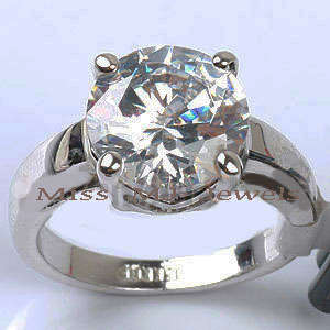 **4.5ct**Gorgeous Sparkle**Impressive Solitaire Engagement Ring**Size 7