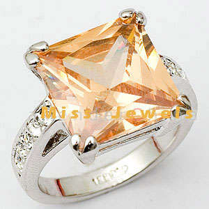 **Stunning Citrine cz princess cut dress ring**Size 6