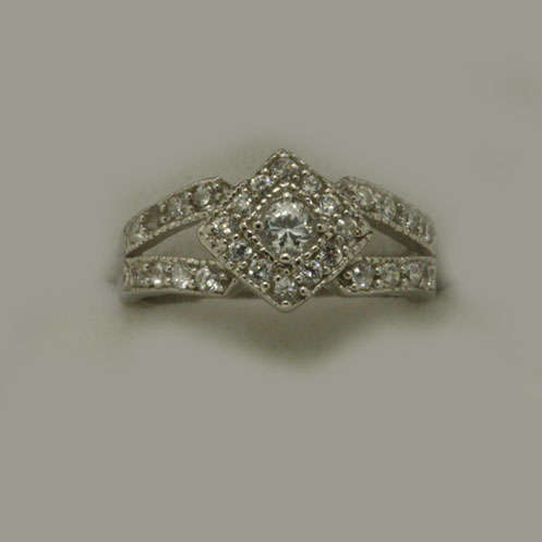 **NEW ARRIVAL**SPARKLING ***925 Sterling Silver***Simulated Diamond Engagement Ring***Size 7**