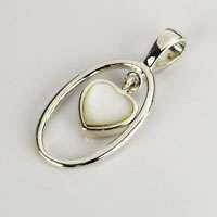 **GORGEOUS**925 Sterling Silver**Stylish & Feminine**White Mother of Pearl Heart Shaped Pendant**