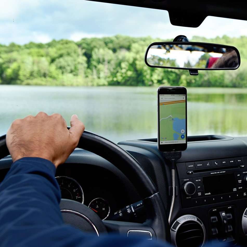 Fuse Chicken BOBINE AUTO Flexible Car Dock for iPhones