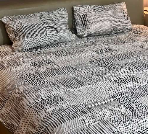 NEW 3 Pc King Reversible Comforter Set Abstract White and Black