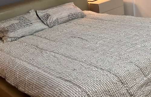 NEW 3 Pc King Reversible Comforter Set Abstract White and Black