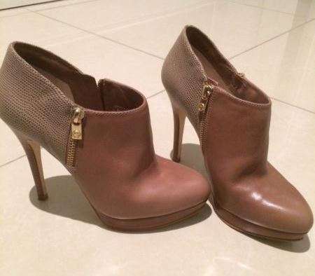 Authentic Michael Kors Designer Genuine Leather Ankle Boots - Size: 5
