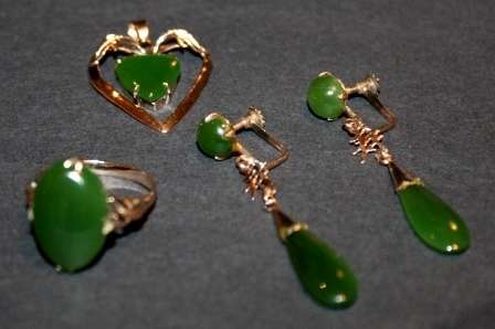 Rare Antique 18ct Solid Gold Jade Ring, Earrings & Pendant Set