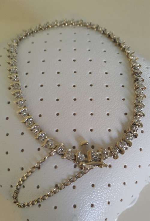 Vintage 10ct Solid Gold Diamond Tennis Bracelet