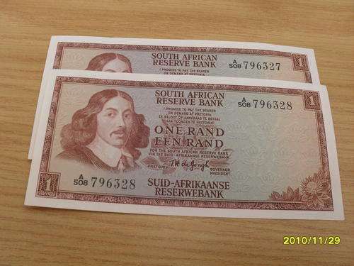 ALMOST UNC ONE RAND BANKNOTES SIGNED TW DE JONGH