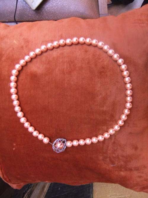 R5 ONLY!!!!! Beautiful chrismas gift. Pearl necklace!!!