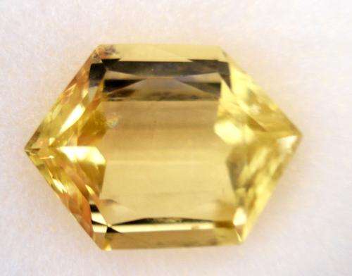 GLITTERING LEMON CITRINE   7.69 CT - HEXAGON SHAPE