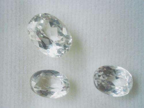 GLITTERING  WHITE  TOPAZ GEMSTONES   3.66CT  (3)