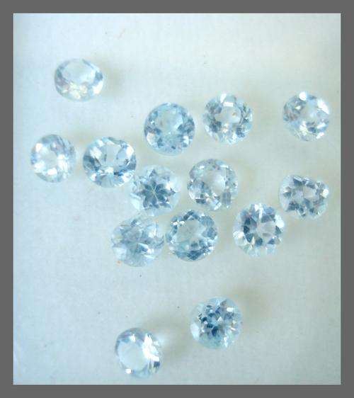 STUNNING SEA FOAM AQUAMARINES   1.07CT  ROUND