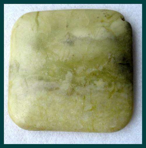LOVELY CITRON  CHRYSOPRASE CABOCHON   40.86  CT