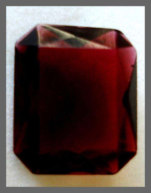 BRILLIANT DEEP RED GARNET  -   4.30CT  OCTAGON