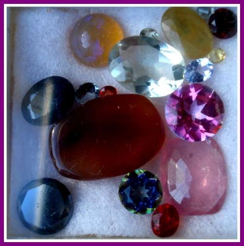 MAGNIFICENT  SET OF MIXED GEMS - 26.17 CT  SAPPHIRES OPAL  ETC