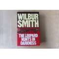THE LEOPARD HUNTS IN DARKNESS    - WILBUR  SMITH