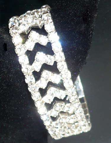 DIAMANTE BRACELET/  Sparkles just like diamonds........