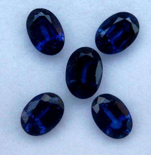 STUNNING SET OF 5  KASHMIR BLUE SAPPHIRES.  TOTAL WEIGHT 3.720CTS    HIGH VALUE ITEM!