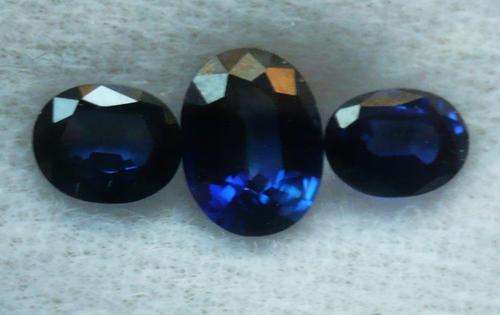 STUNNING SET OF 3 KASHMIR BLUE SAPPHIRES.  TOTAL WEIGHT 2.890CTS    HIGH VALUE ITEM!