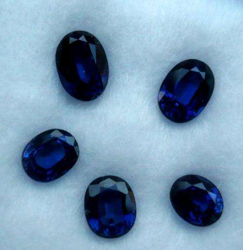 GORGEOUS SET OF 5 KASHMIR BLUE SAPPHIRES!  2.890 CTS