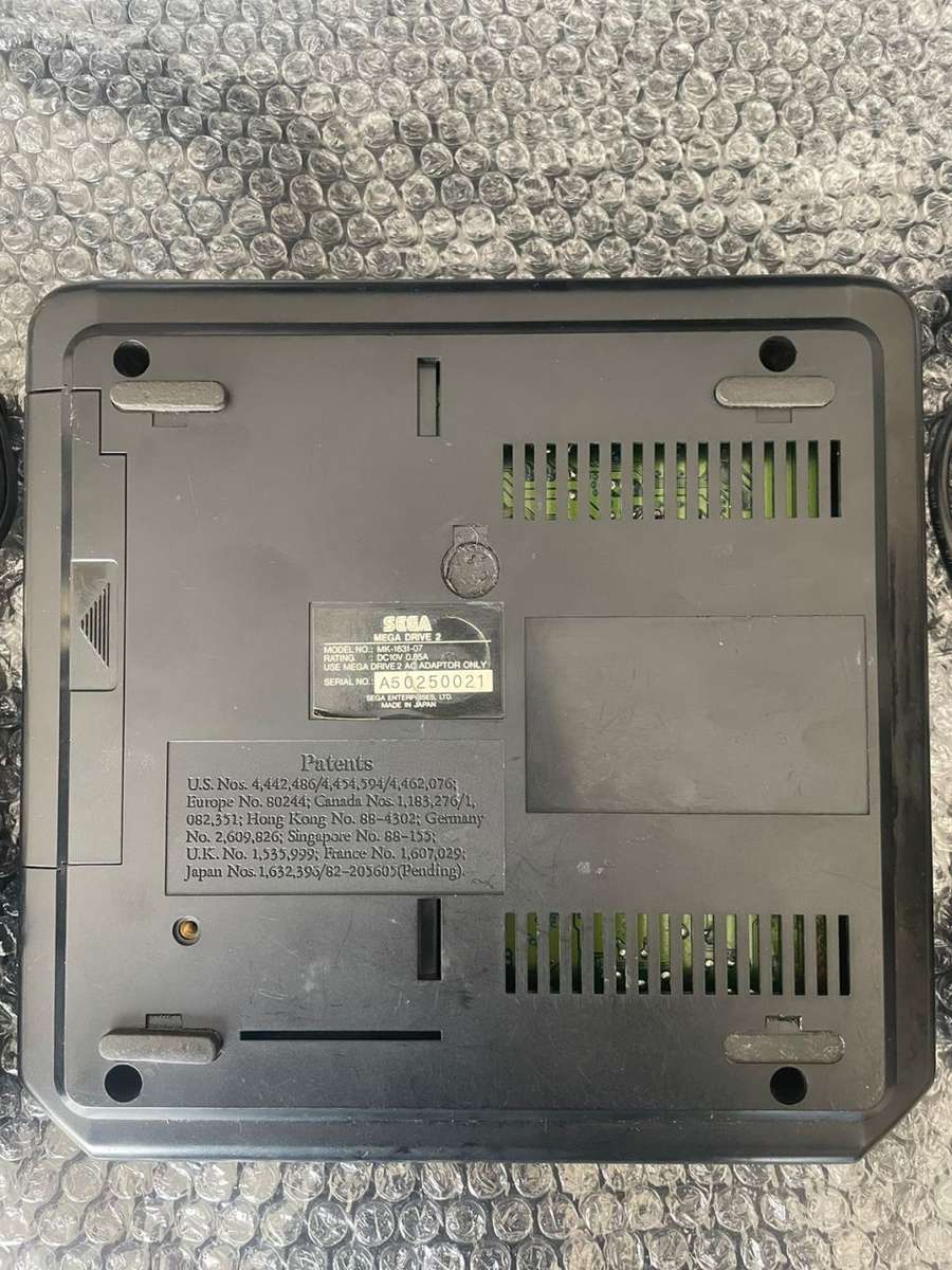 Original SEGA Mega Drive II Console + 6 Button Control Pad (PAL)