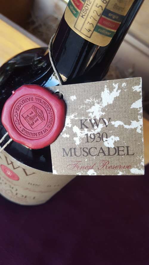 VINTAGE KWV 1930 MUSCADEL SUPERIOR BIN B14 COLLECTORS WINE.
