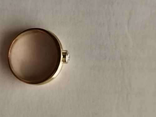 Gold 9ct daimond ring daimond is H .Vvs1 0.35ct