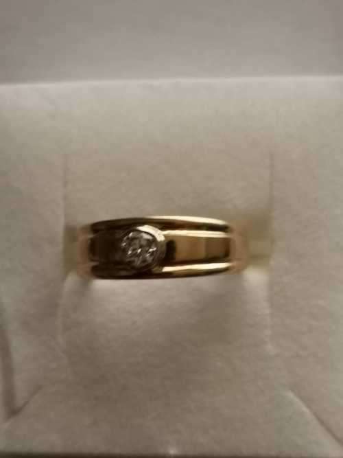 Gold 9ct daimond ring daimond is H .Vvs1 0.35ct