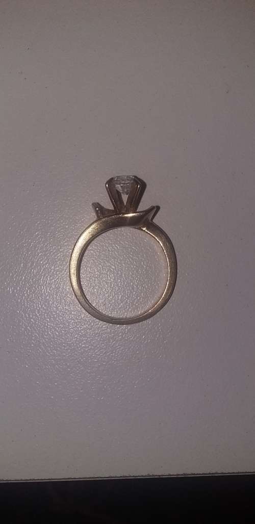 Nice 9ct gold ring