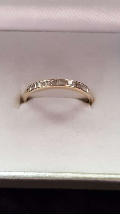 *Exceptional* fine Diamond gold band
