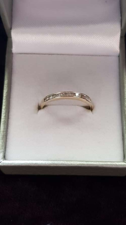 *Exceptional* fine Diamond gold band