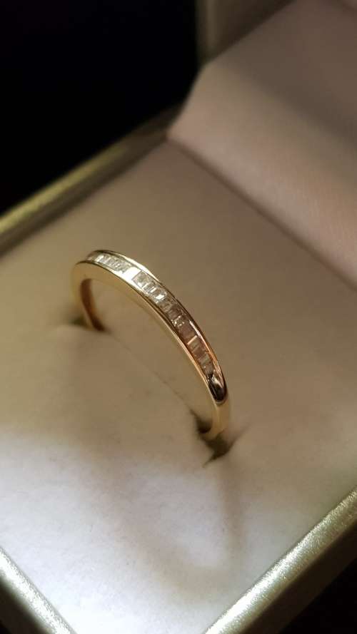 *Exceptional* fine Diamond gold band