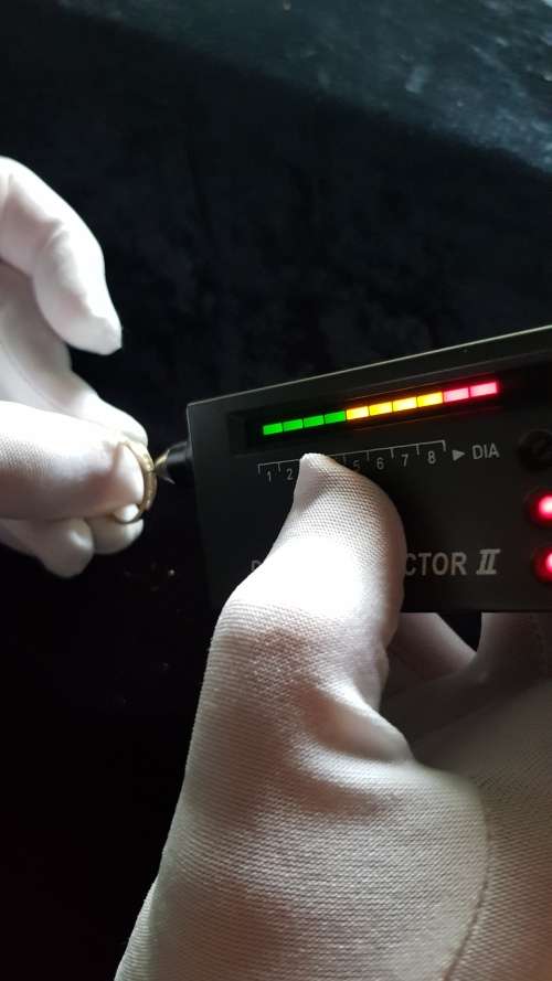 *Exceptional* fine Diamond gold band