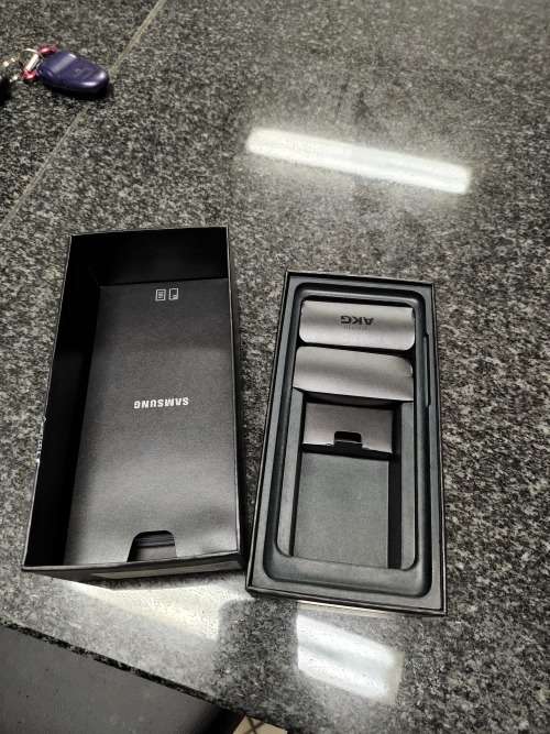 SAMSUNG S20 + (PLUS) LIKE NEW!!! INCLUDES RINGKE COVER