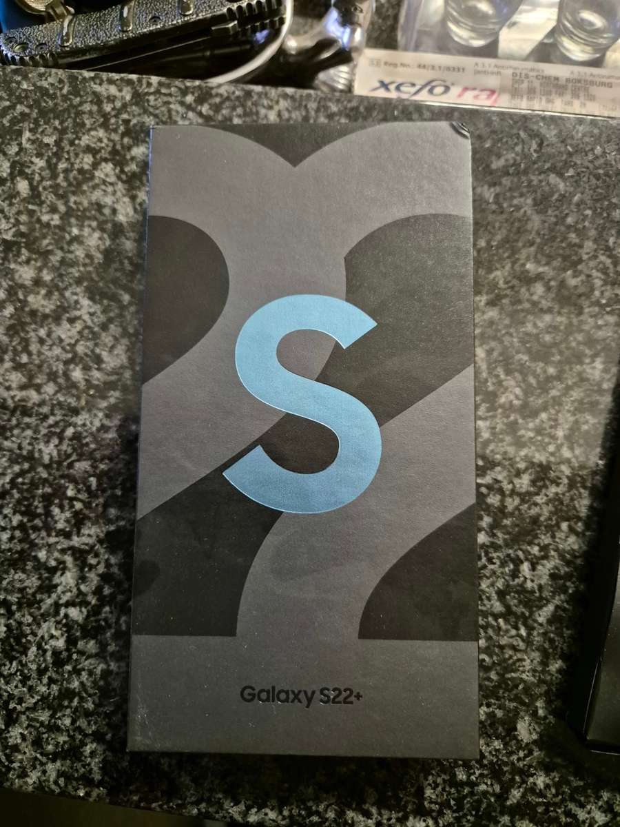 ***IMMACULATE*** Samsung Galaxy S22 PLUS  5G 256 GIG DUAL SIM!