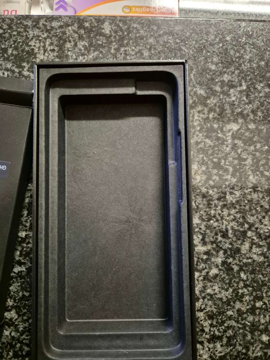 ***IMMACULATE*** Samsung Galaxy S22 PLUS  5G 256 GIG DUAL SIM!