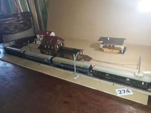 Marklin SK 809N (3207) SK 800 Passenger Set - Complete in Box with tracks - "HO" All Metal