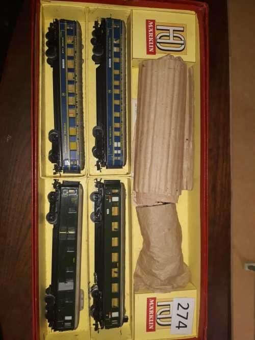 Marklin SK 809N (3207) SK 800 Passenger Set - Complete in Box with tracks - "HO" All Metal