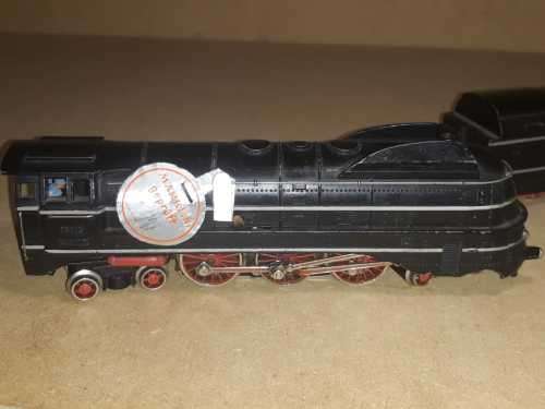 Marklin SK 809N (3207) SK 800 Passenger Set - Complete in Box with tracks - "HO" All Metal