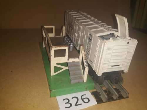 Lionel 3482 Automatic Refrigerated Milk Car - with platform and 5 magnetic milk cans - "O"-"027"