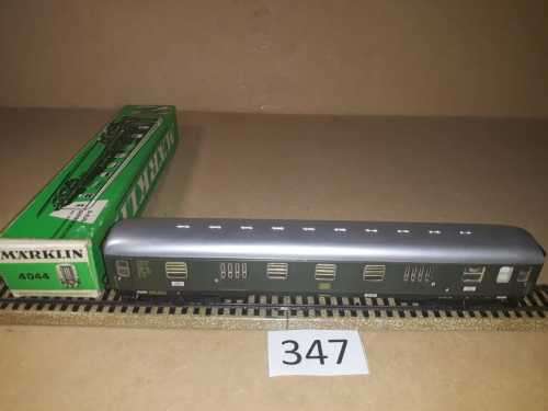 Marklin 4044 - Express Luggage Car with red tail lights and interior lights - All Metal "HO"