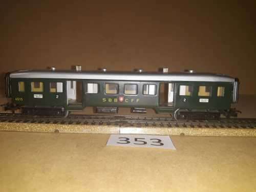 Marklin 4015 - Swiss Railways Passenger Coach with doors that open - All Metal "HO"
