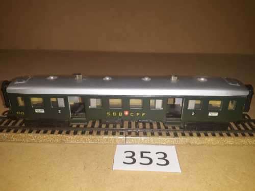 Marklin 4015 - Swiss Railways Passenger Coach with doors that open - All Metal "HO"