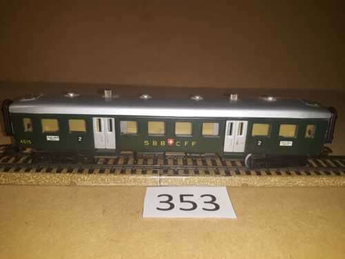 Marklin 4015 - Swiss Railways Passenger Coach with doors that open - All Metal "HO"