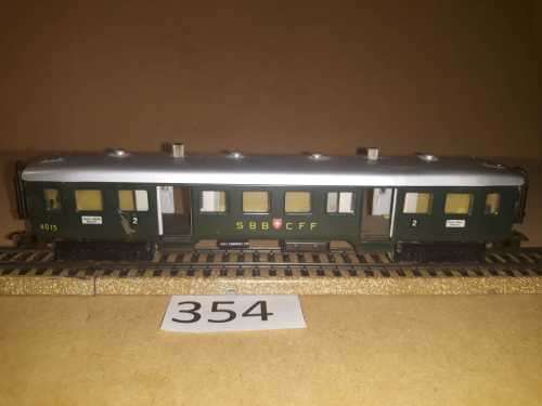Marklin 4015 - Swiss Railways Passenger Coach with doors that open - All Metal "HO"
