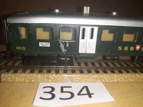 Marklin 4015 - Swiss Railways Passenger Coach with doors that open - All Metal "HO"