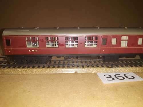 Tri-ang Hornby 5051 - LMS Passenger / Gaurd combine  - "00"