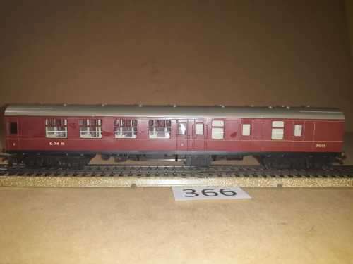 Tri-ang Hornby 5051 - LMS Passenger / Gaurd combine  - "00"