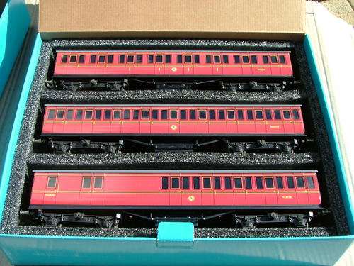 AceTrains For Hornby British Railways C1 First Series Set of 3 Passenger Coaches, Tin Plate. O-Gauge